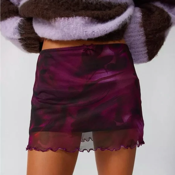 UO Dylan Mesh Overlay Mini Skirt Pink